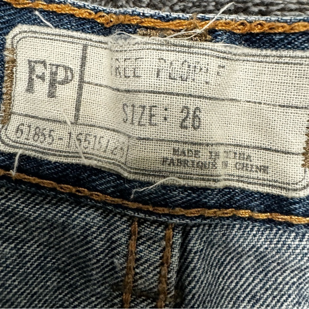 Free People Tulum Embroidered Denim Shorts
Boho Aztec Denim Shorts size 26 - Picture 9 of 9